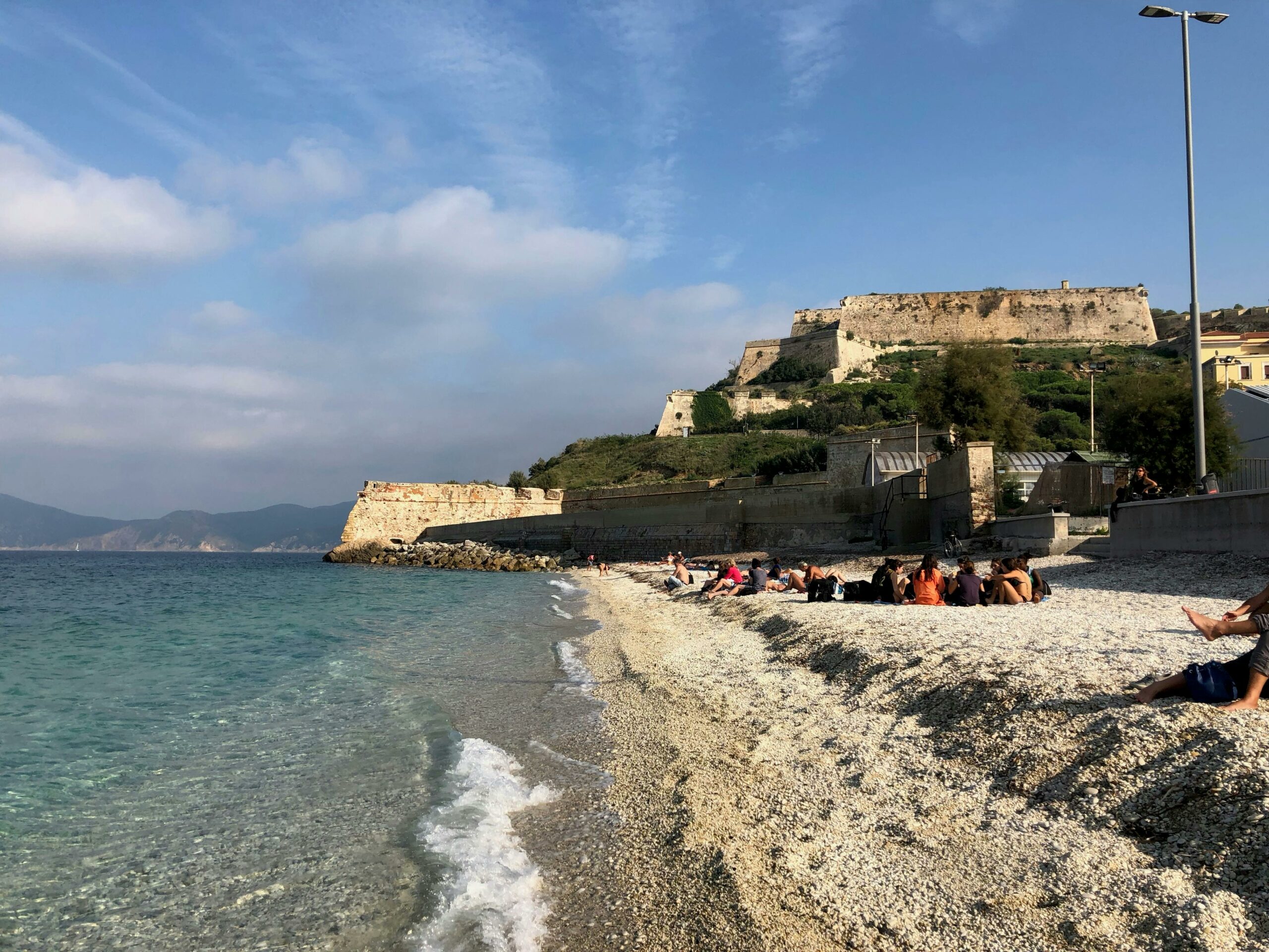 Sulle-spiagge-del-Salento-lestate-si-accende-di-fuochi-dartificio
