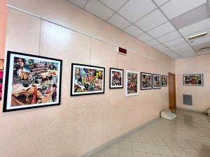 "La metamorfosi del manifesto: un artista trasforma la pubblicità in arte"