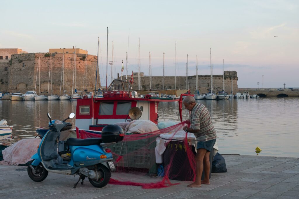 Tamponamento-tra-moto-e-compattatore-un-uomo-in-gravi-condizioni-a-Gallipoli