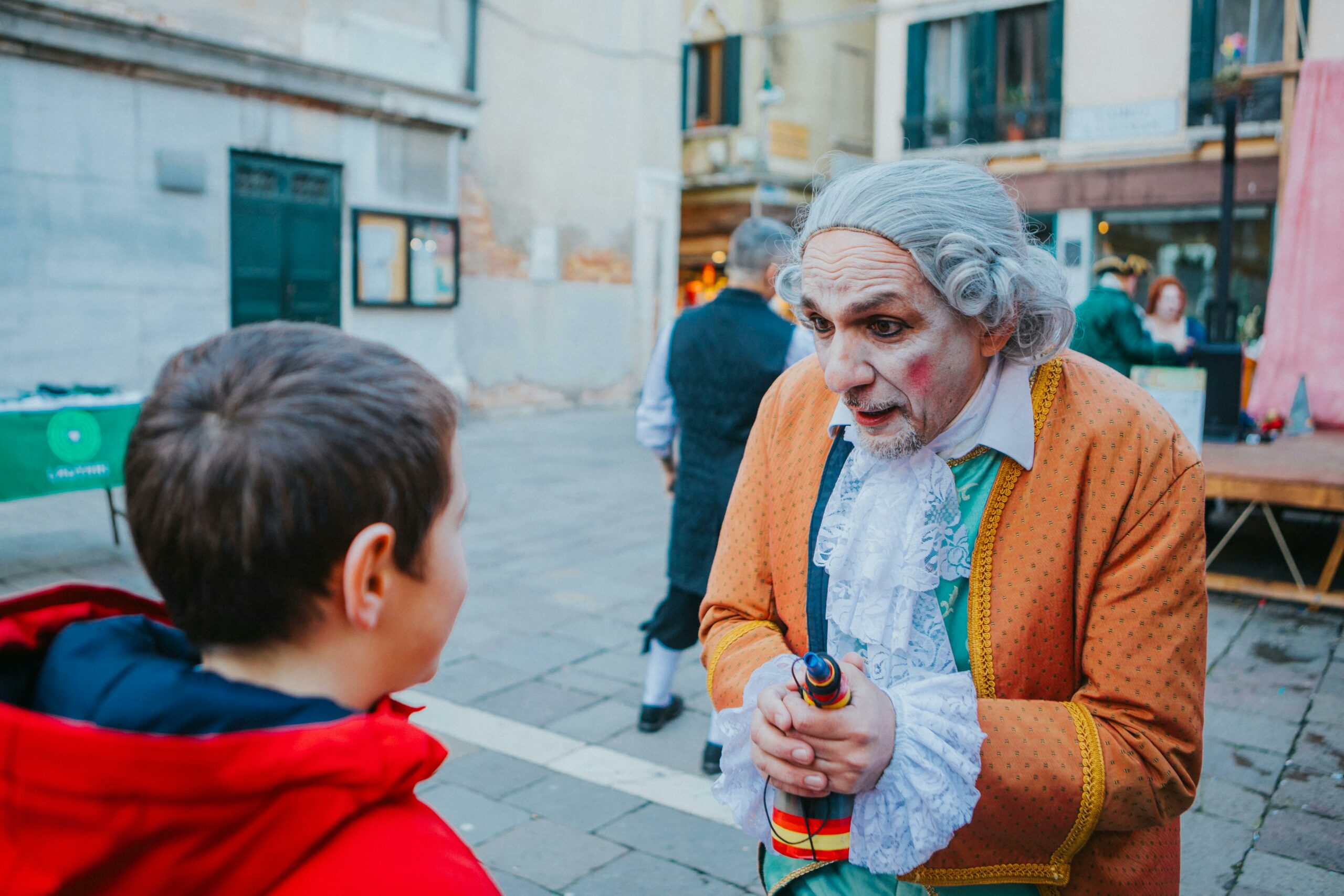 Due-spettacoli-per-bambini-al-Salento-Toc-Toc-e-Lucy-Gli-orsi-a-Guagnanoh