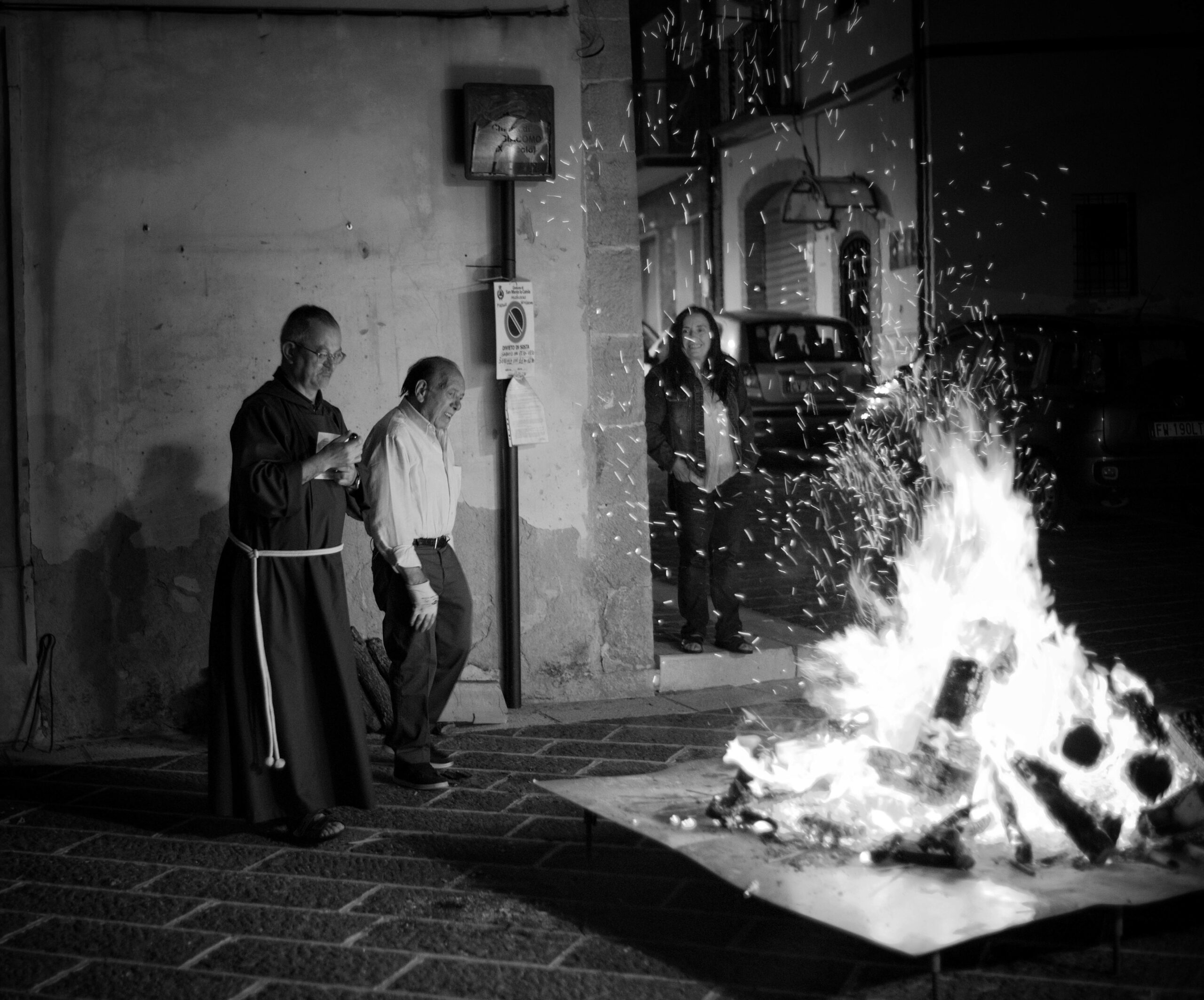Notti-di-fuoco-nel-Salento-due-auto-incendiate-in-provincia-di-Lecce