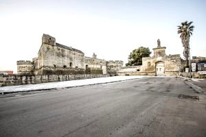 Il Castello di Acaya: una fortezza rinascimentale in Salento, storia e bellezza
