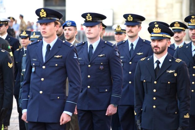 Consegna delle Aquile: 42 allievi piloti dell'Aeronautica Militare ricevono i...