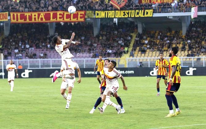 Roma travolgente, Lecce sconfitto 4-0 al Via del Mare